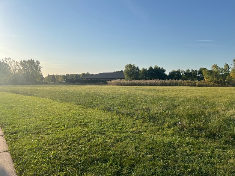 Prairie Ridge Blvd, Pleasant Prairie, WI for sale - Building Photo - Image 1 of 4