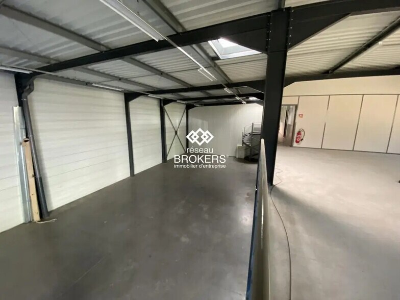 Flex in Veurey-Voroize for lease - Interior Photo - Image 3 of 10