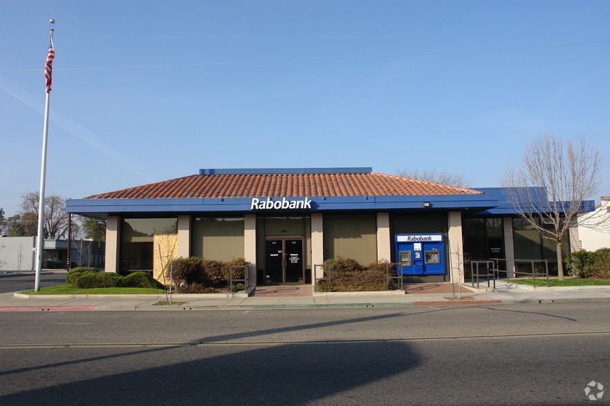 618 W Main St, Visalia, CA for sale - Primary Photo - Image 1 of 1