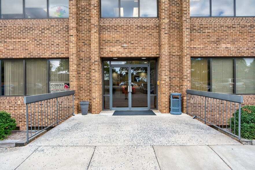 2050 Old Bridge Rd, Woodbridge, VA for sale - Building Photo - Image 2 of 44