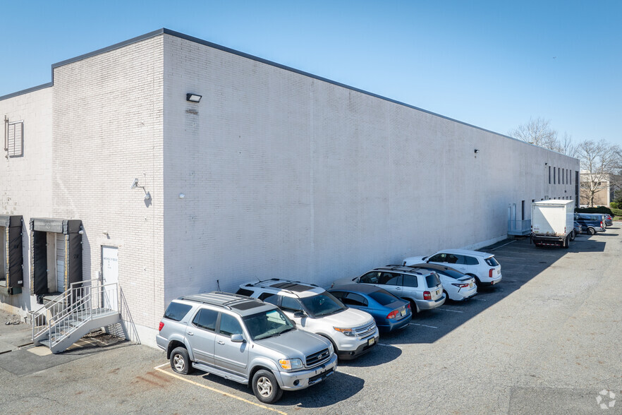 10-16 Aquarium Dr, Secaucus, NJ for lease - Building Photo - Image 3 of 6