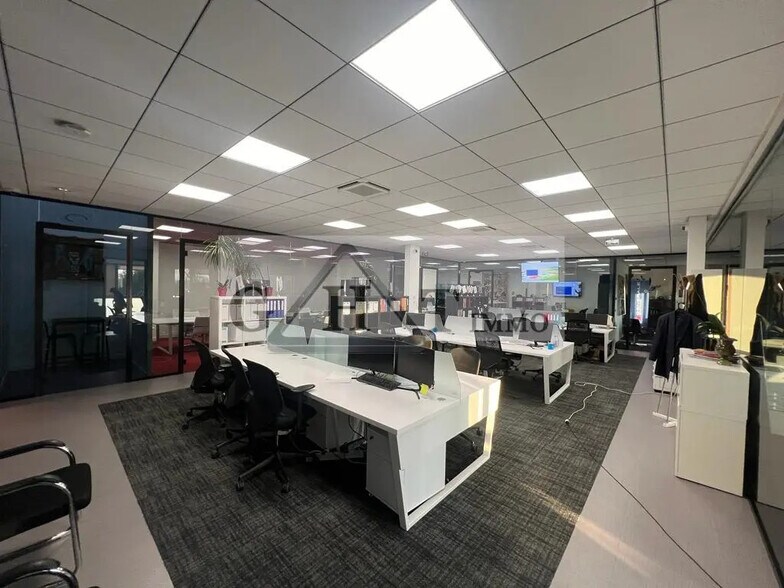 Industrial in Massy for sale - Interior Photo - Image 3 of 12