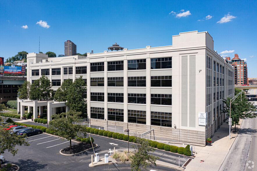 720 E Pete Rose Way, Cincinnati, OH for lease - Building Photo - Image 1 of 3