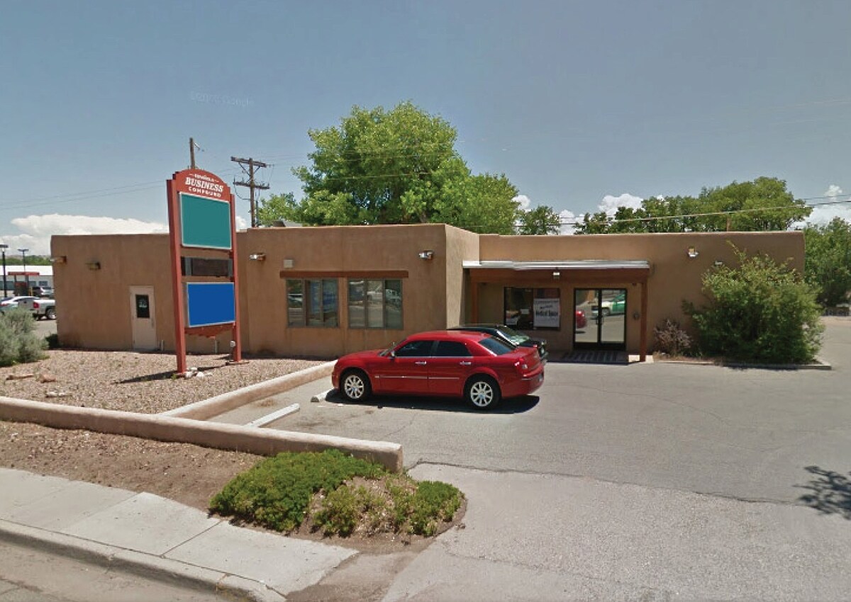 635 N Riverside Dr, Espanola, NM 87532