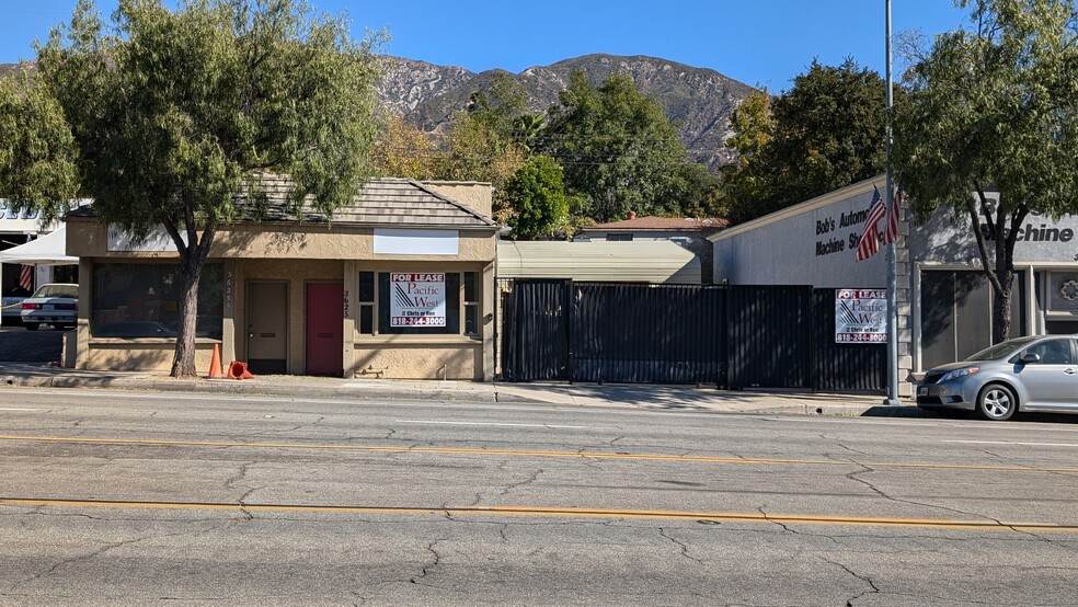 3625 Foothill Blvd, La Crescenta, CA for lease - Building Photo - Image 1 of 15