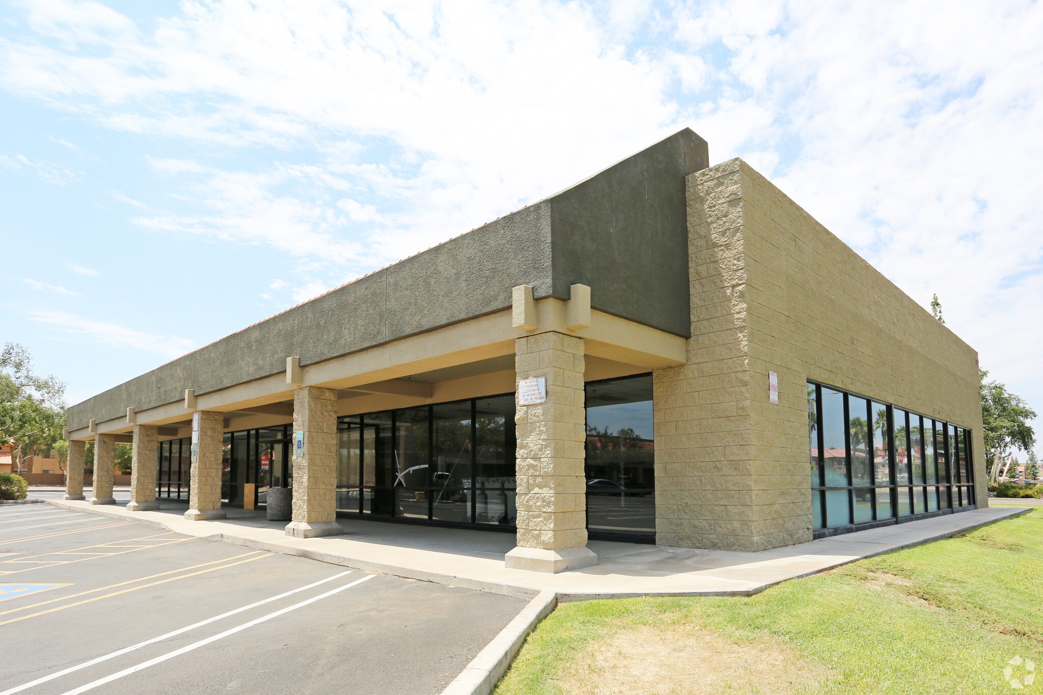 251 E Brown Rd, Mesa, AZ for lease Primary Photo- Image 1 of 5