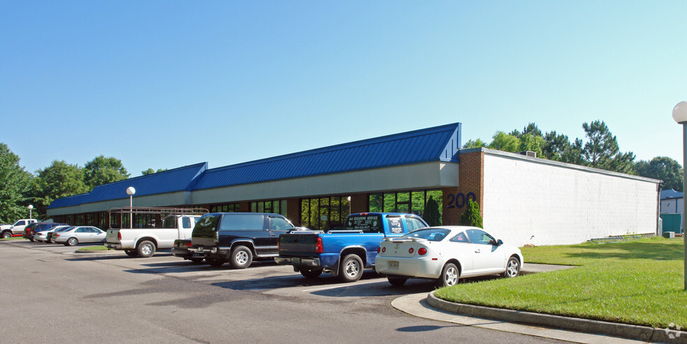 200-400 Commerce Cir, Yorktown, VA for lease - Primary Photo - Image 1 of 5