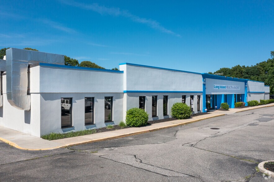 607 Middle Country Rd, Coram, NY 11727