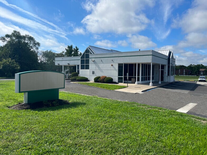 1149 Cooper St, Beverly, NJ 08010