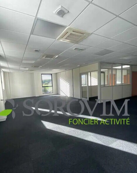 Industrial in SAINT-GEORGES-D'ESPERANCHE for lease - Interior Photo - Image 3 of 11