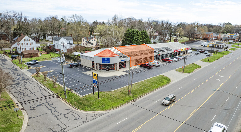 416-424 N Madison Blvd, Roxboro, NC for lease - Building Photo - Image 1 of 9