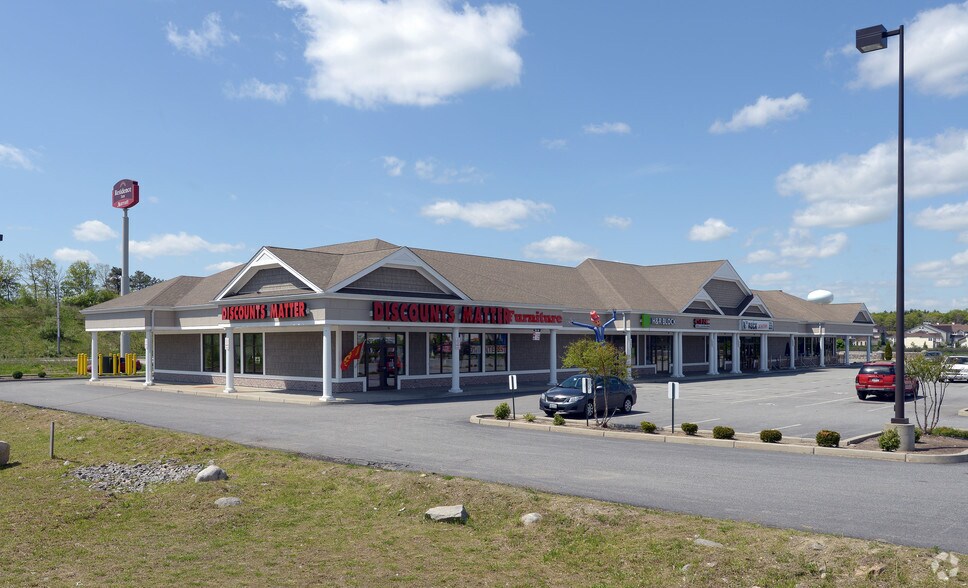 731-739 Centre Of New England Blvd, Coventry, RI for sale - Building Photo - Image 1 of 4