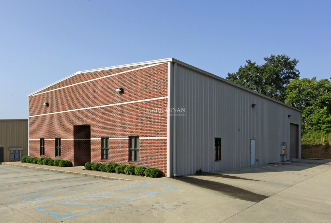 205 Cloverdale Cir, Alabaster, AL for lease Building Photo- Image 1 of 31