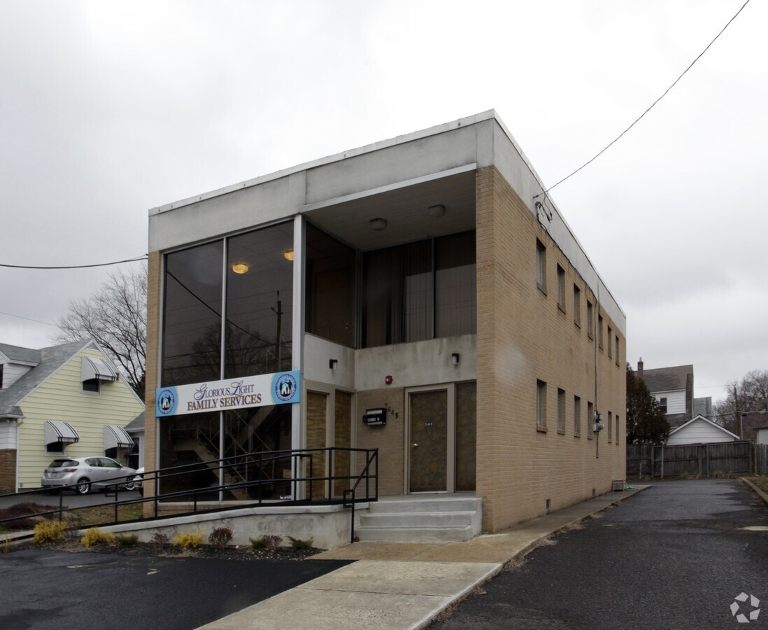 7645 Maple Ave, Pennsauken, NJ 08109