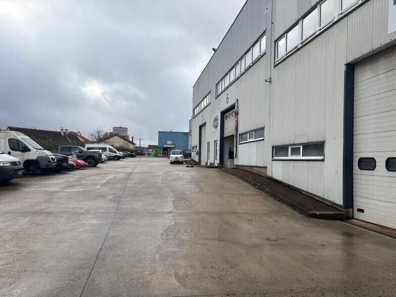 Flex in Pontault-Combault for sale - Building Photo - Image 3 of 6