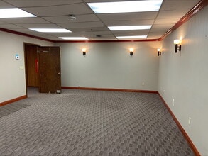 16500 W Glendale Dr, New Berlin, WI for lease Building Photo- Image 1 of 3