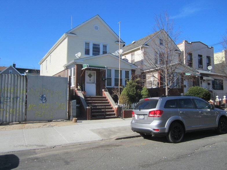 111-43 41st Ave, Flushing, NY for sale - Building Photo - Image 1 of 1