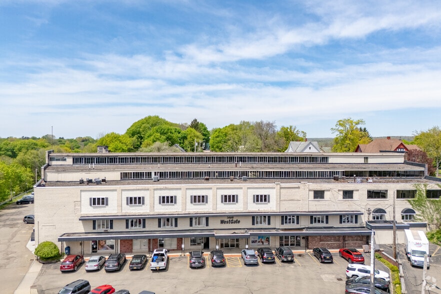 560 W Third St, Jamestown, NY for lease - Building Photo - Image 2 of 25