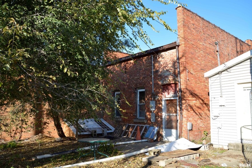 114 Market St, Colchester, IL for sale - Building Photo - Image 2 of 10