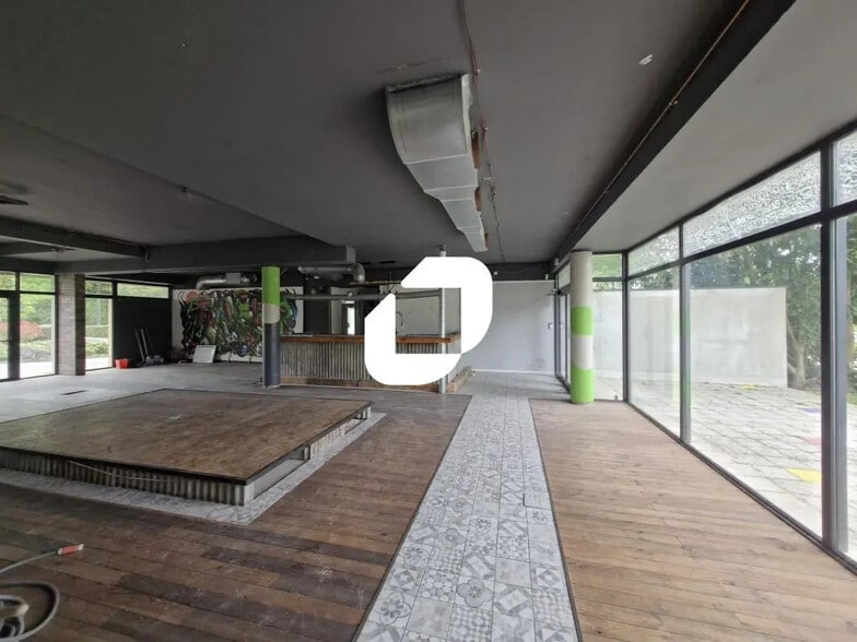 Retail in Champs-sur-Marne for sale - Interior Photo - Image 3 of 4