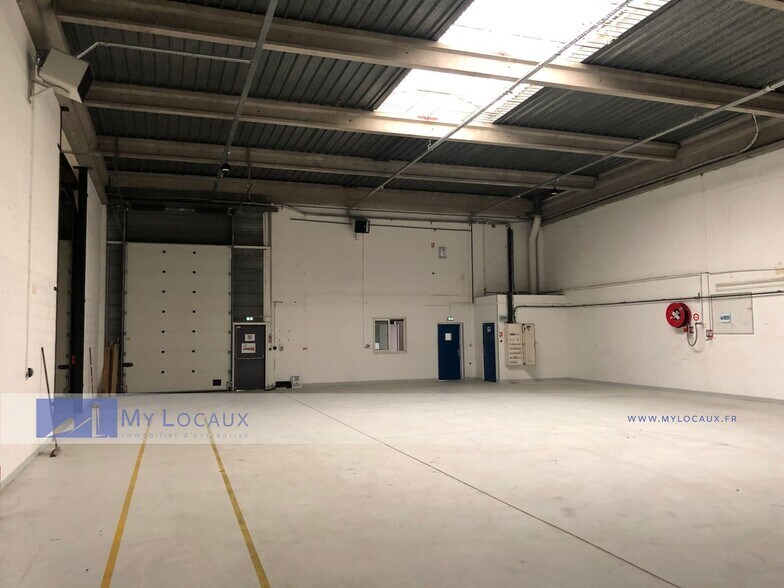 Flex in Gennevilliers for lease - Interior Photo - Image 3 of 6