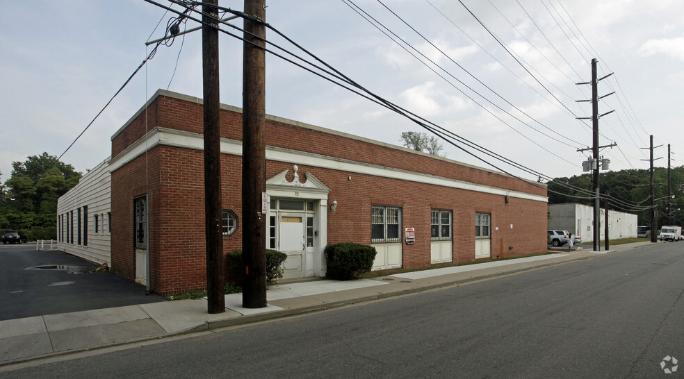 25 Hempstead Gardens Dr, West Hempstead, NY for lease - Building Photo - Image 1 of 4