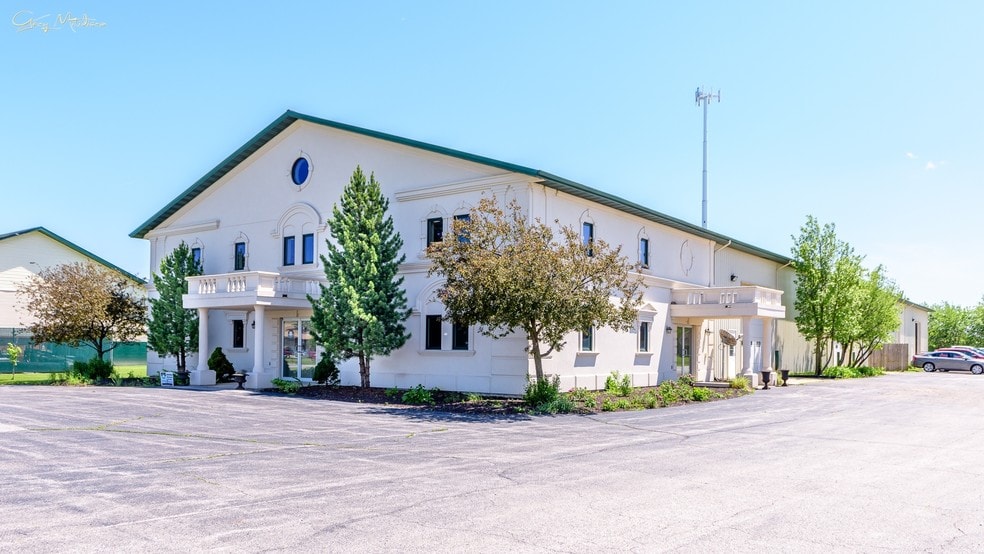 1255 Erie Ct, Crown Point, IN for lease - Building Photo - Image 2 of 19