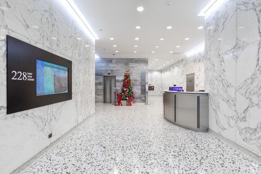 228 E 45th St, New York, NY for lease - Interior Photo - Image 2 of 5