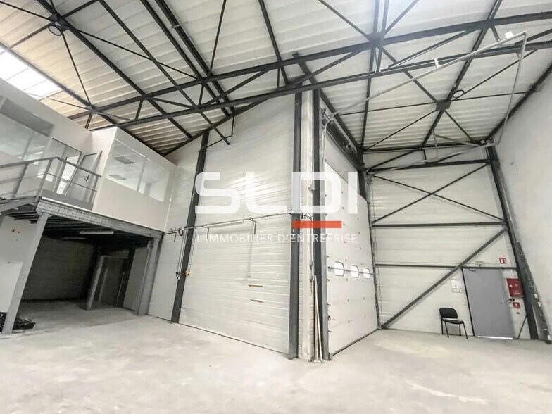 Office in Saint-Priest for lease - Interior Photo - Image 3 of 5