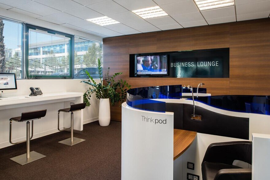 Office in Mougins for lease - Interior Photo - Image 2 of 50