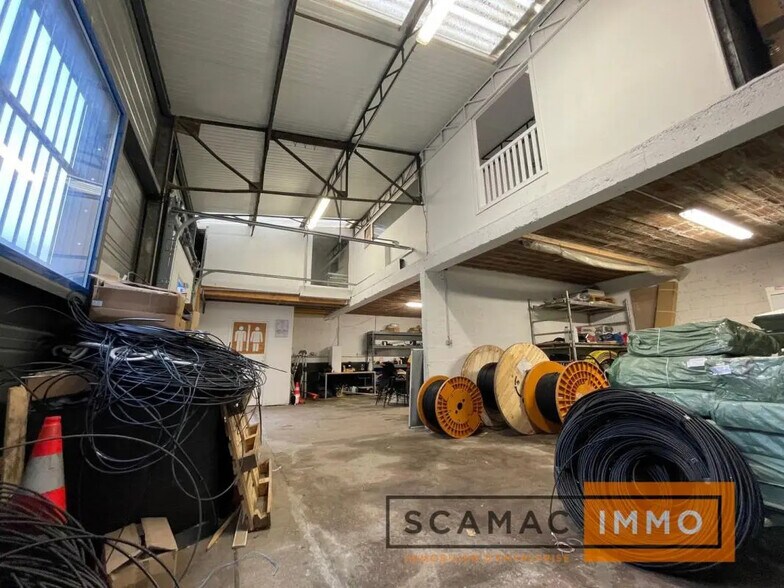 Industrial in Villeneuve-le-Roi for lease - Building Photo - Image 1 of 5
