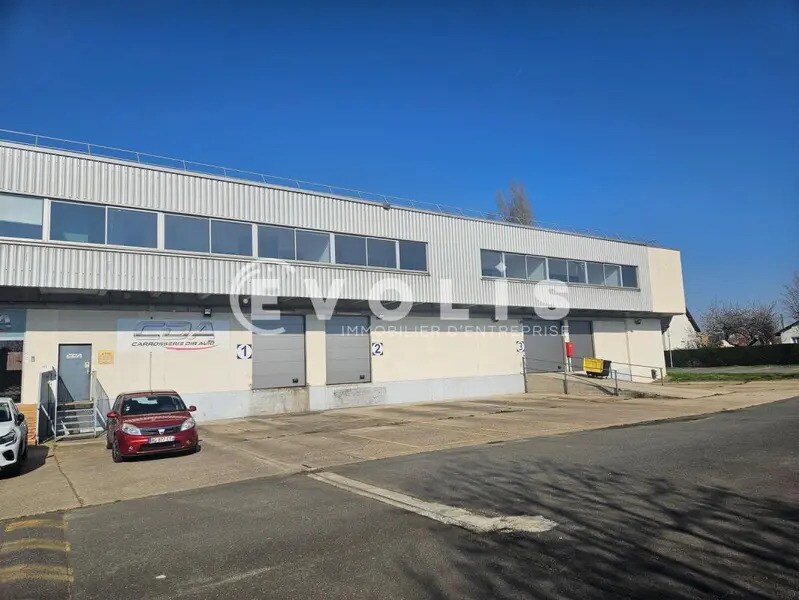 Industrial in Morangis for lease Building Photo- Image 1 of 15