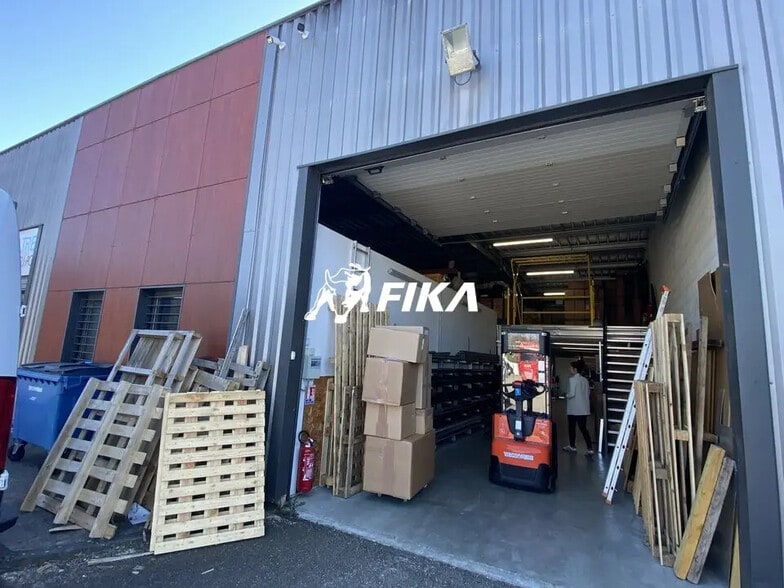 Flex in Montrabé for lease - Building Photo - Image 3 of 12