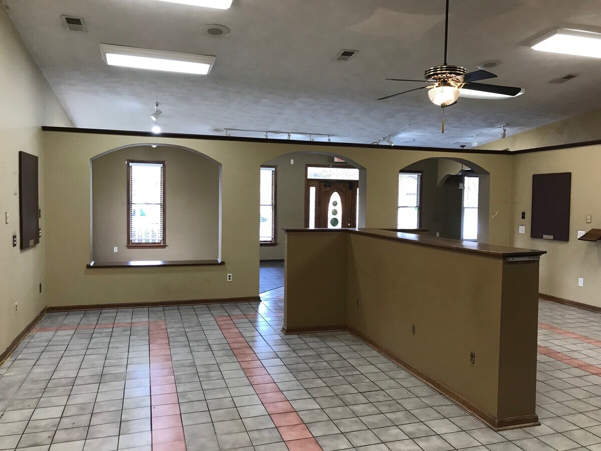 1390 Hardy Rd, Vinton, VA 24179