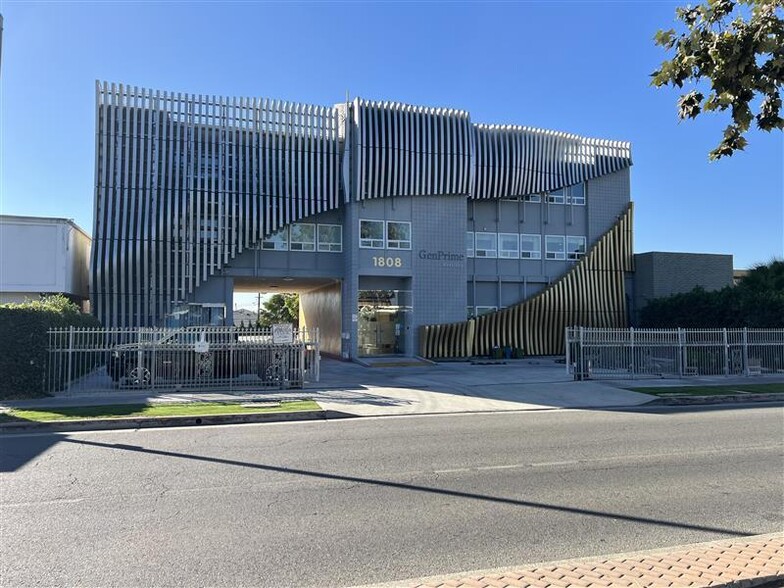 1808 W Lincoln Ave, Anaheim, CA for sale - Building Photo - Image 1 of 9