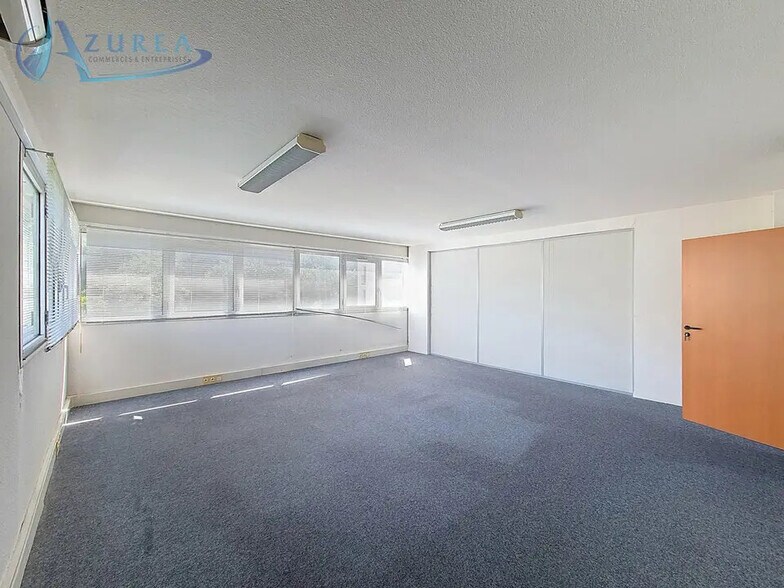 Office in Nice for lease - Interior Photo - Image 2 of 10