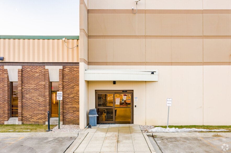 677 N Larch Ave, Elmhurst, IL for sale - Building Photo - Image 3 of 9