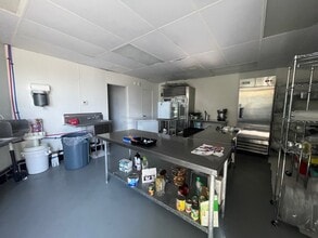 740 S Vella Rd, Palm Springs, CA for lease Interior Photo- Image 1 of 2