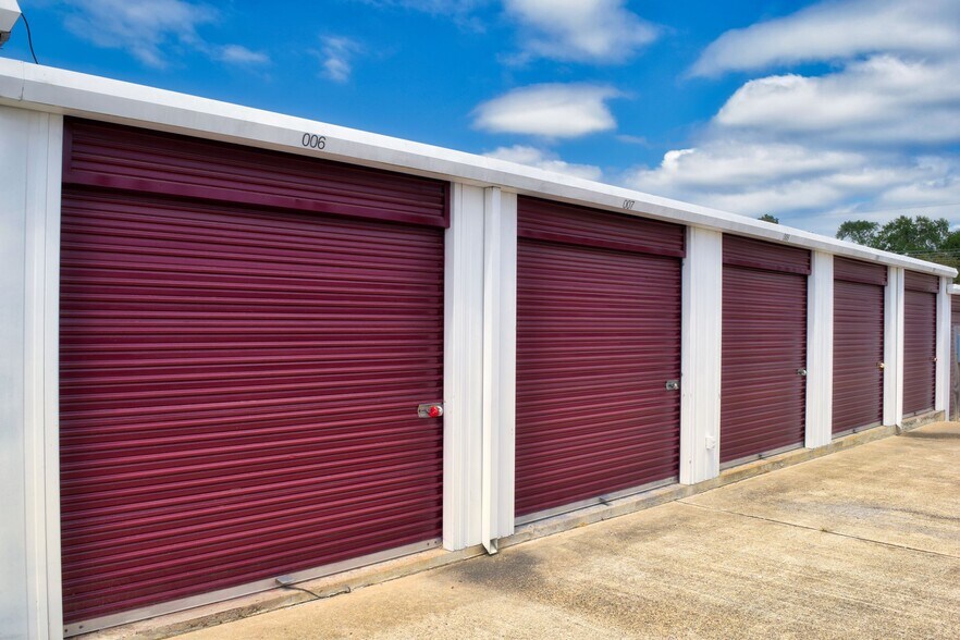 1742 N Earl Rudder Fwy Bryan Tx 77808 Premier Mini Storage Loopnet Com 1742 N Earl Rudder Fwy Bryan Tx 77808, Storage Bryan Tx