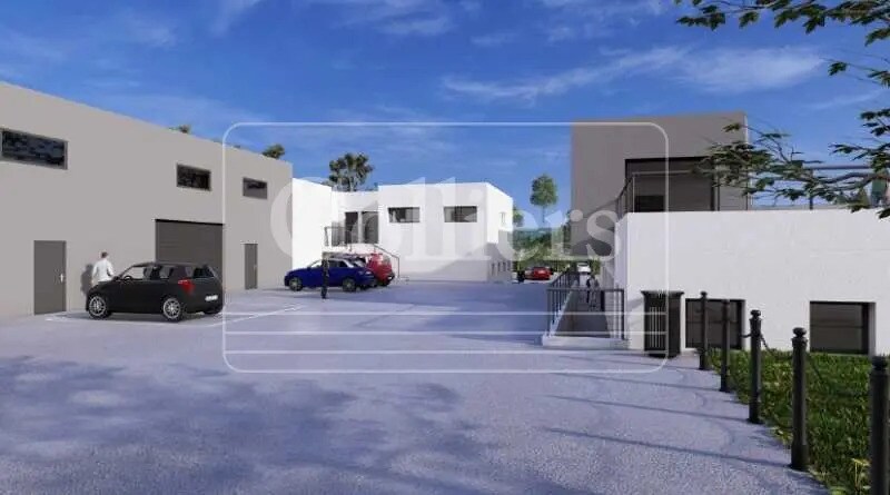 Retail in Saint-Maximin-la-Sainte-Baume for lease - Building Photo - Image 1 of 7