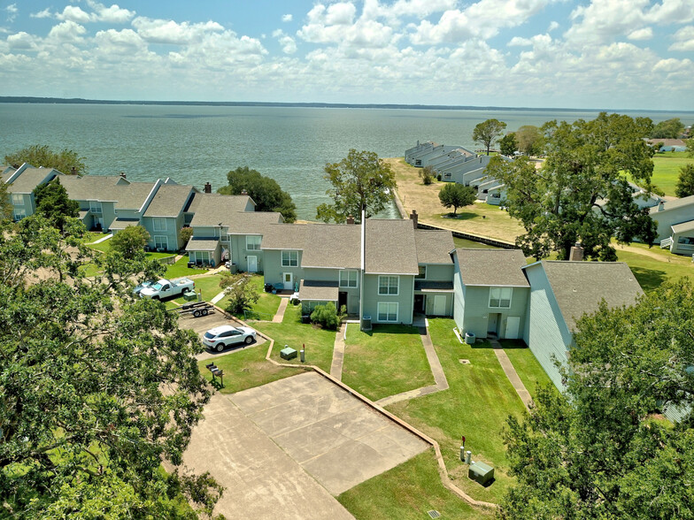 100 Edgewater Dr, Livingston, TX for sale - Primary Photo - Image 1 of 27