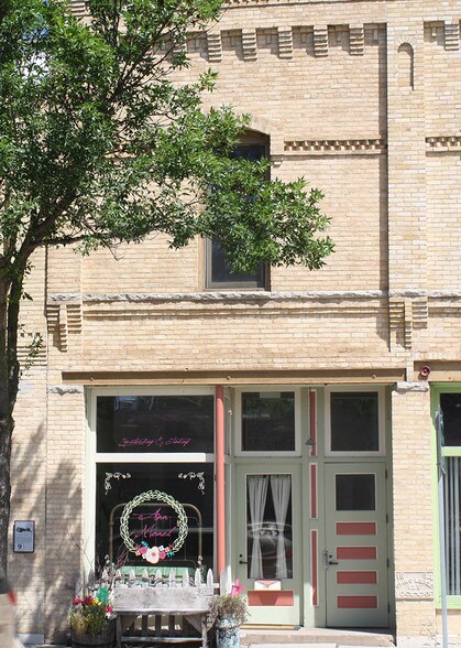 107-115 W Main St, Omro, WI for sale - Building Photo - Image 1 of 1