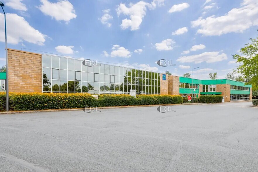 Flex in Saint-Thibault-des-Vignes for lease - Building Photo - Image 1 of 11