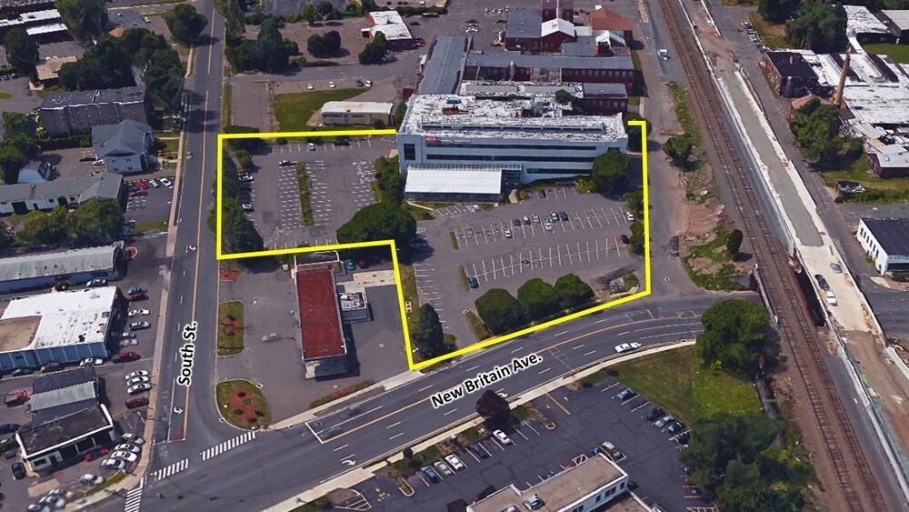 1031 New Britain Ave, West Hartford, CT 06110