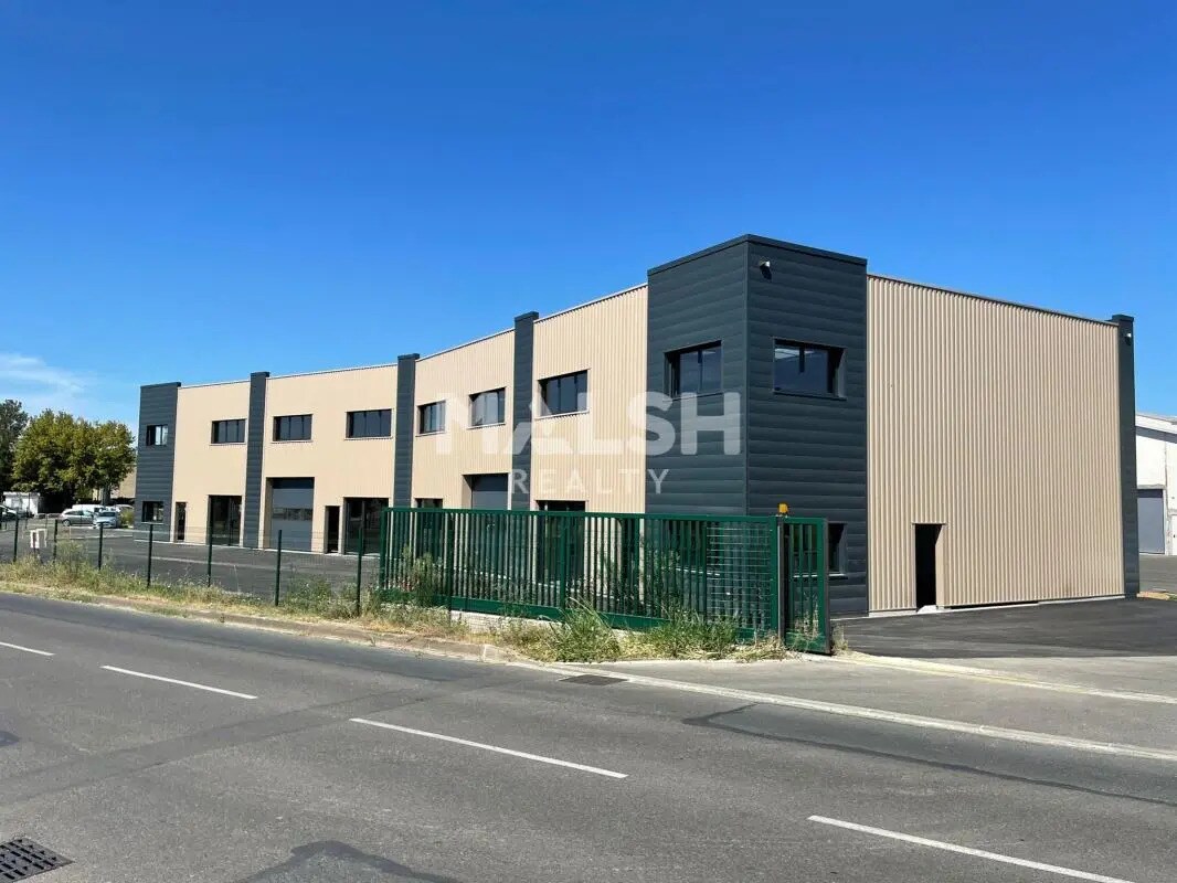 Flex in Trévoux for lease Building Photo- Image 1 of 14