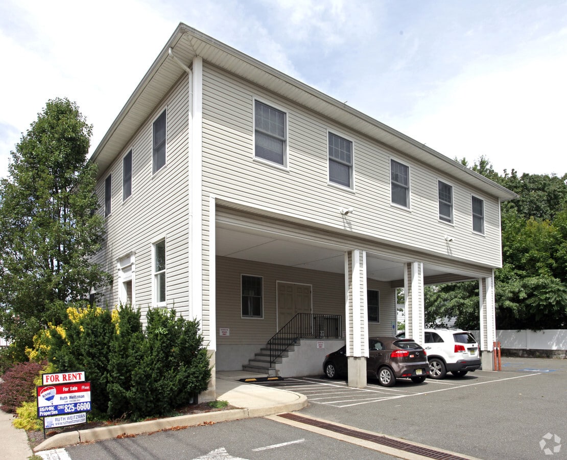 511 Saddle River Rd, Fair Lawn, NJ 07410