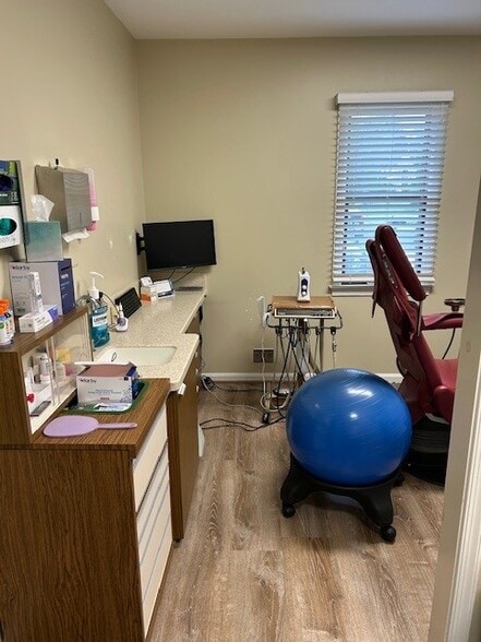 9901 River Rd, Potomac, MD for lease - Interior Photo - Image 3 of 10