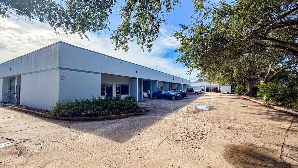 2885 Electronics Dr, Melbourne, FL for lease - Building Photo - Image 3 of 6