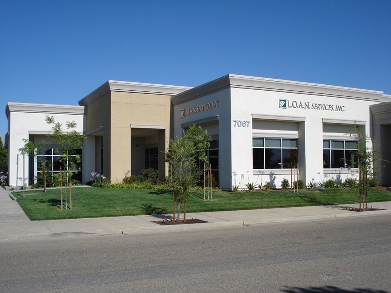 7067 N Mariposa Ave, Fresno, CA for lease - Primary Photo - Image 1 of 3