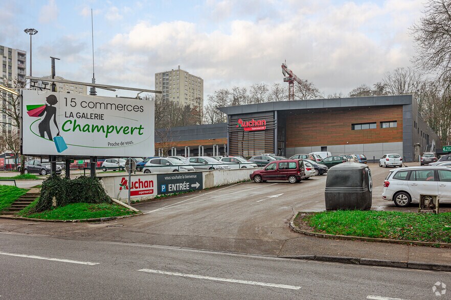 Retail in Lyon for lease - Primary Photo - Image 1 of 2